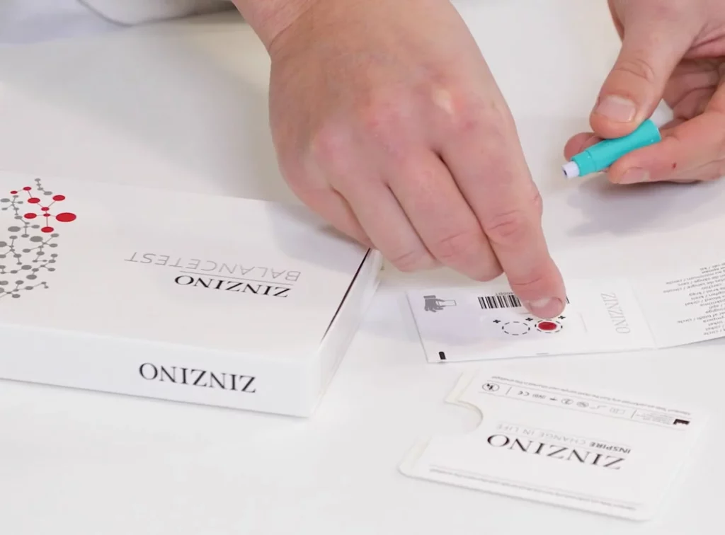 Logo de Zinzino con mensaje 'Controle su cuerpo en proceso de cambios